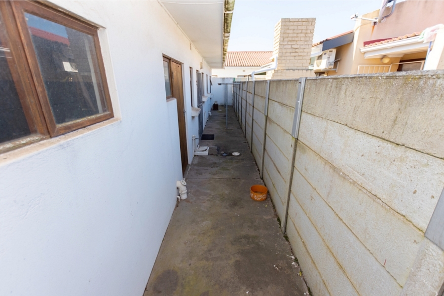 2 Bedroom Property for Sale in Laaiplek Western Cape